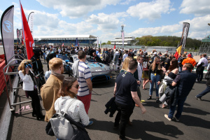 Die Aston Martin Vantage V8 GT3 von R-Motorsport begeisterten die britischen Fans