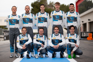 Das R-Motorsport Endurance Cup-Team: Marvin Kirchhöfer, Luca Ghiotto, Hugo de Sadeleer, Max Hofer, Jake Dennis, Tom Blomqvist, Ricky Collard, Daniel Juncadella und James Pull Das R-Motorsport Endurance Cup-Team: Marvin Kirchhöfer, Luca Ghiotto, Hugo de Sadeleer, Max Hofer, Jake Dennis, Tom Blomqvist, Ricky Collard, Daniel Juncadella und James Pull